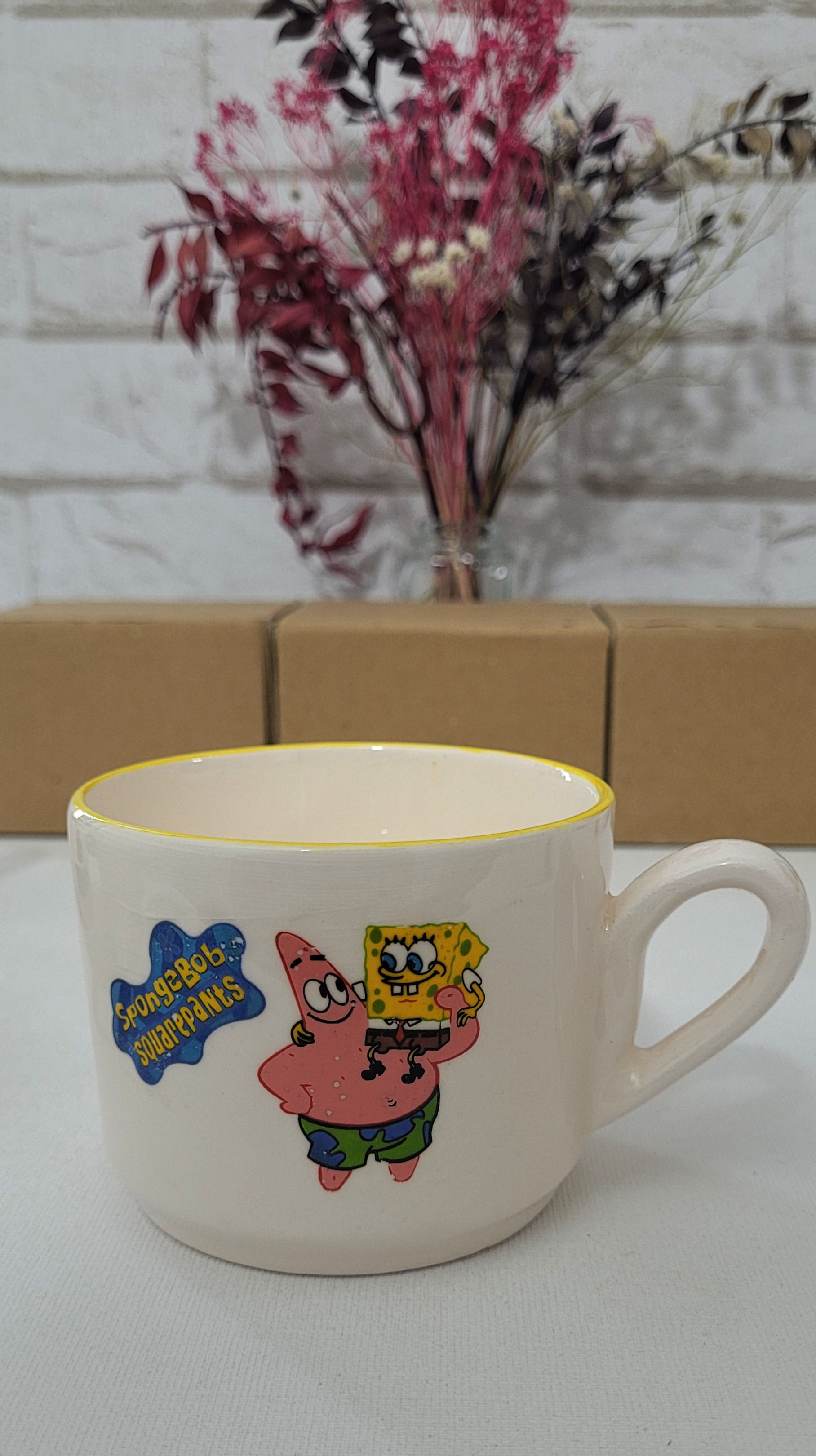 ماگ سرامیکی سوپرایزی طرح باب‌اسفنجی (SpongeBob SquarePants) — داخلش عروسک مخفی باب‌اسفنجی و پاتریک!